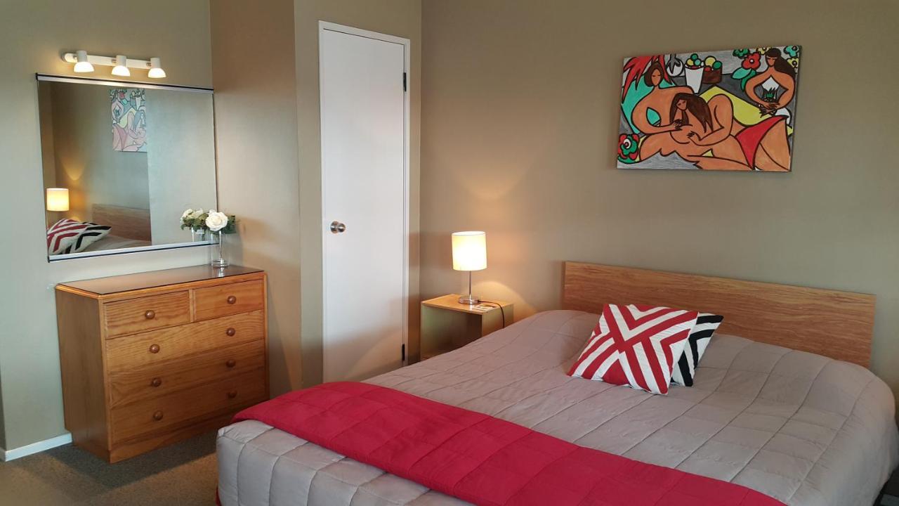 Six On Union Motel 3*